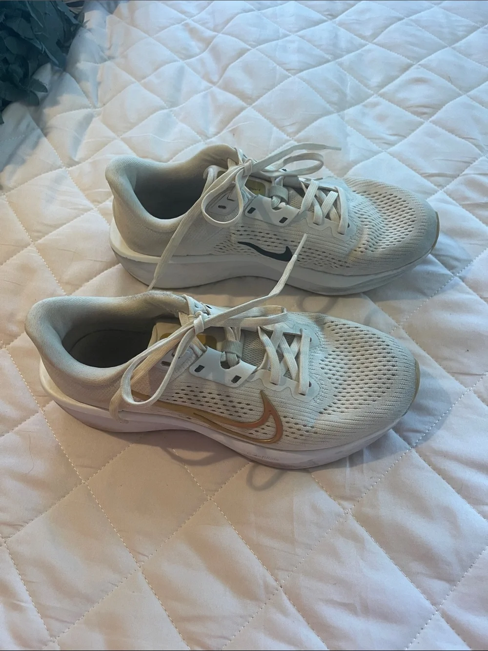 Nike lightweight white